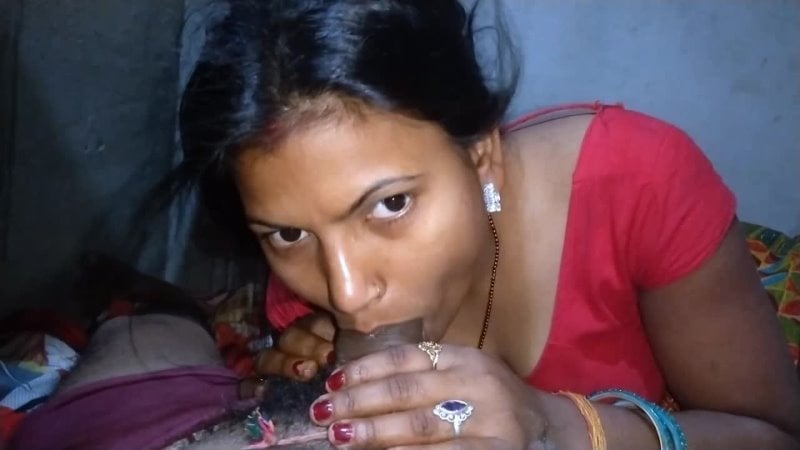 Gau wali bhabhi ko din me akela me muh me land ghusa diya aur bhabhi ke muh me pani nikala
