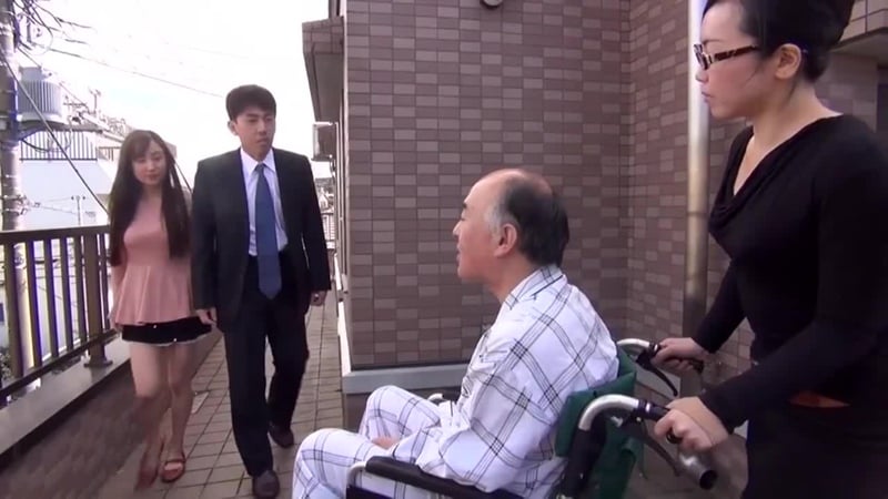 这是卧床不起的儿媳妇，但没有yatte，只有你父亲的鸡巴，但我很高兴